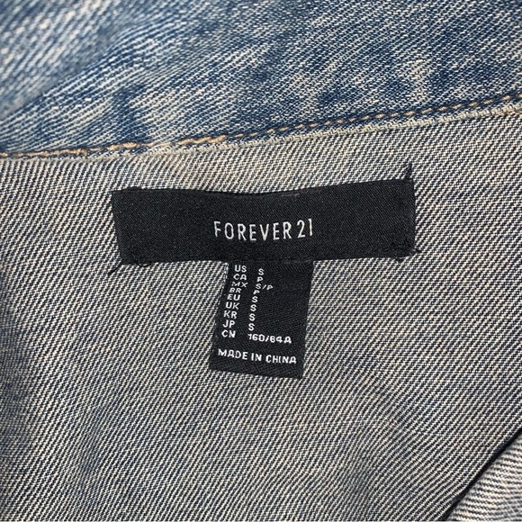 Forever 21 Jean Jacket Women’s Size Small Vintage Blue Wash Cotton Denim Button - Picture 6 of 7